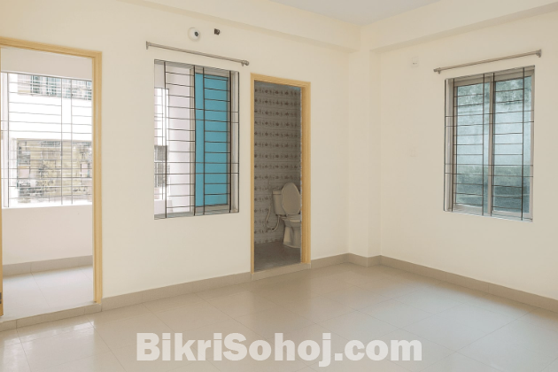 1200 SqF Well-Maintained South-Facing Apartment—ECB Chattor